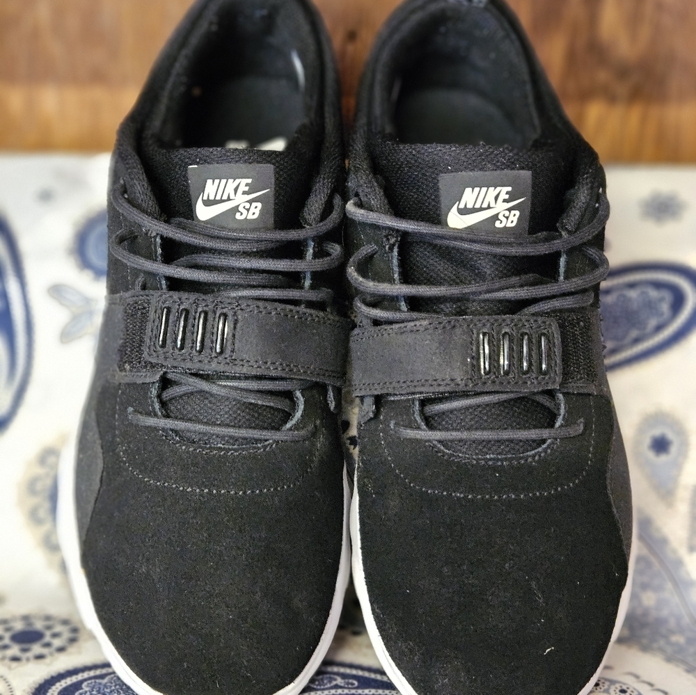 NIKE - Picture 5 of 12